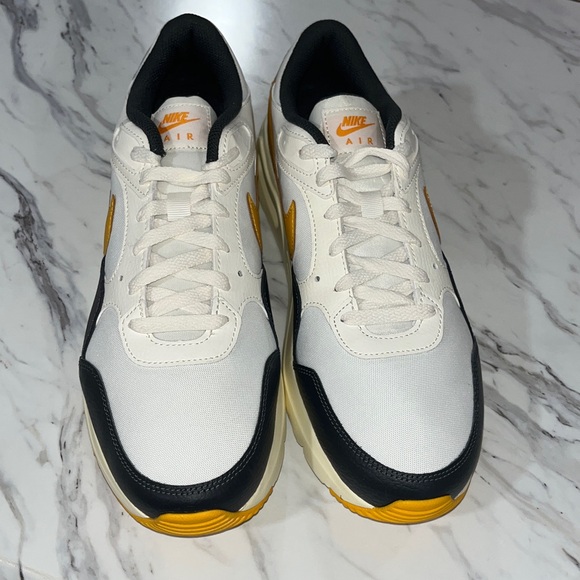 New no box! Nike Men's Cream and Black Sneakers with Yellow Details - Picture 3 of 6